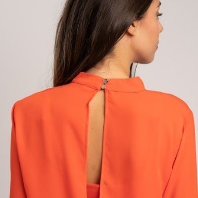 Camicia donna manica lunga in georgette tinta unita, dettaglio spacco sulla schiena
